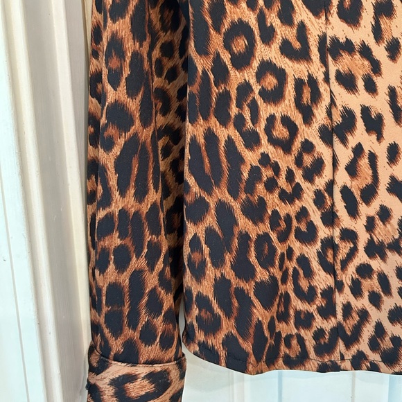 Leopard print button front turn back collar long sleeve Un Deux Trois blouse Sz6 - Picture 7 of 16